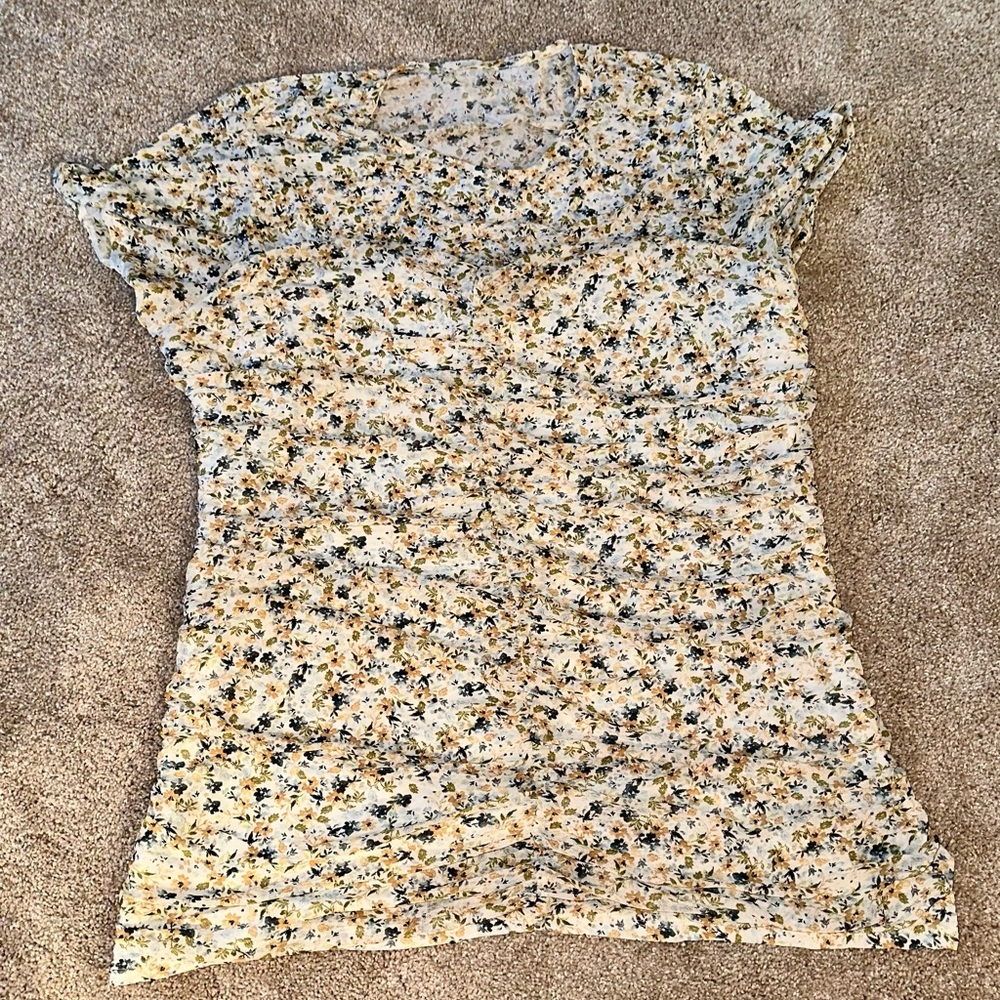 NWT Torrid Fitted Floral Top. Size 3X 22/24